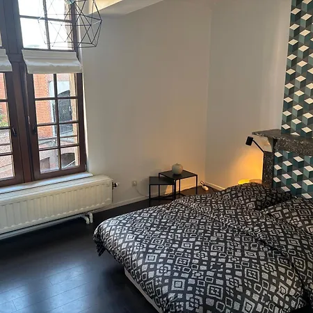 Situee Au Coeur De Avec Sdb Privee Homestay Mons